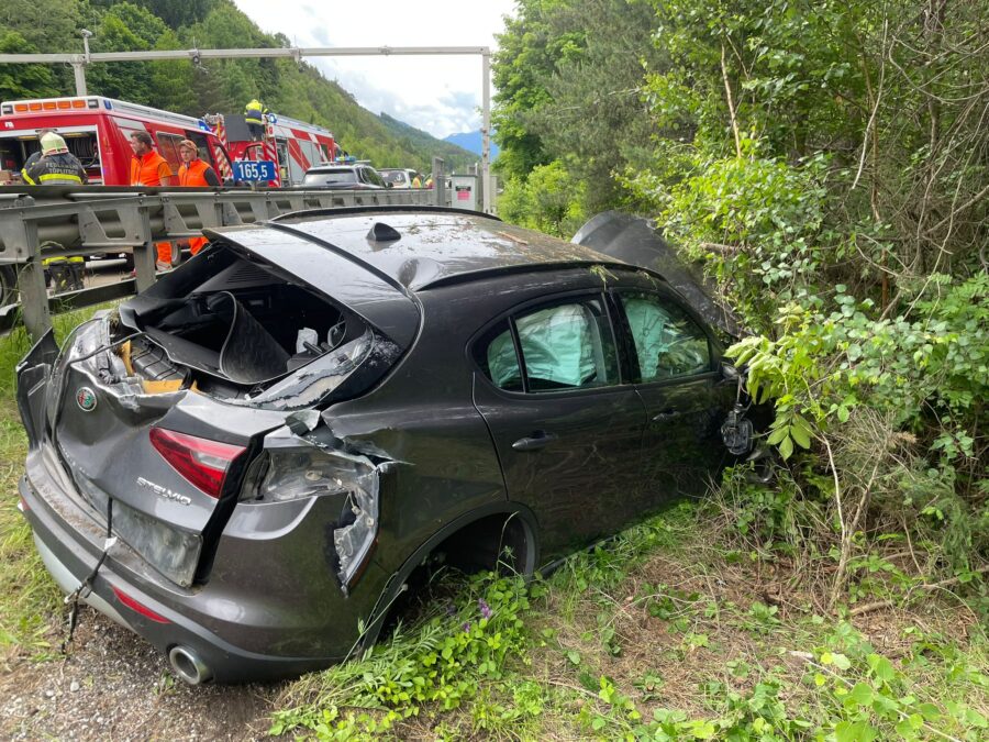 T VU 3, Verkehrsunfall mit eingeklemmter Person, A10