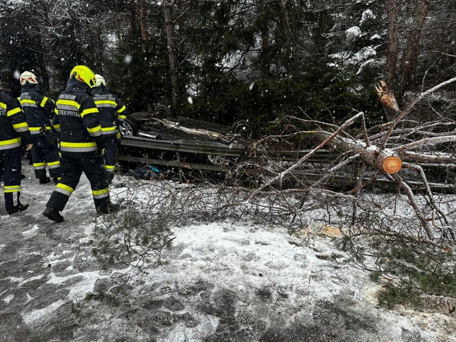 Verkehrsunfall und Türöffnung am 24.12.