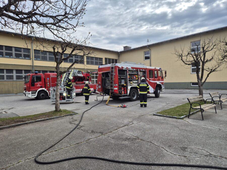 Monatsübung April – Brand im Technikraum der Volksschule Feistritz/Drau